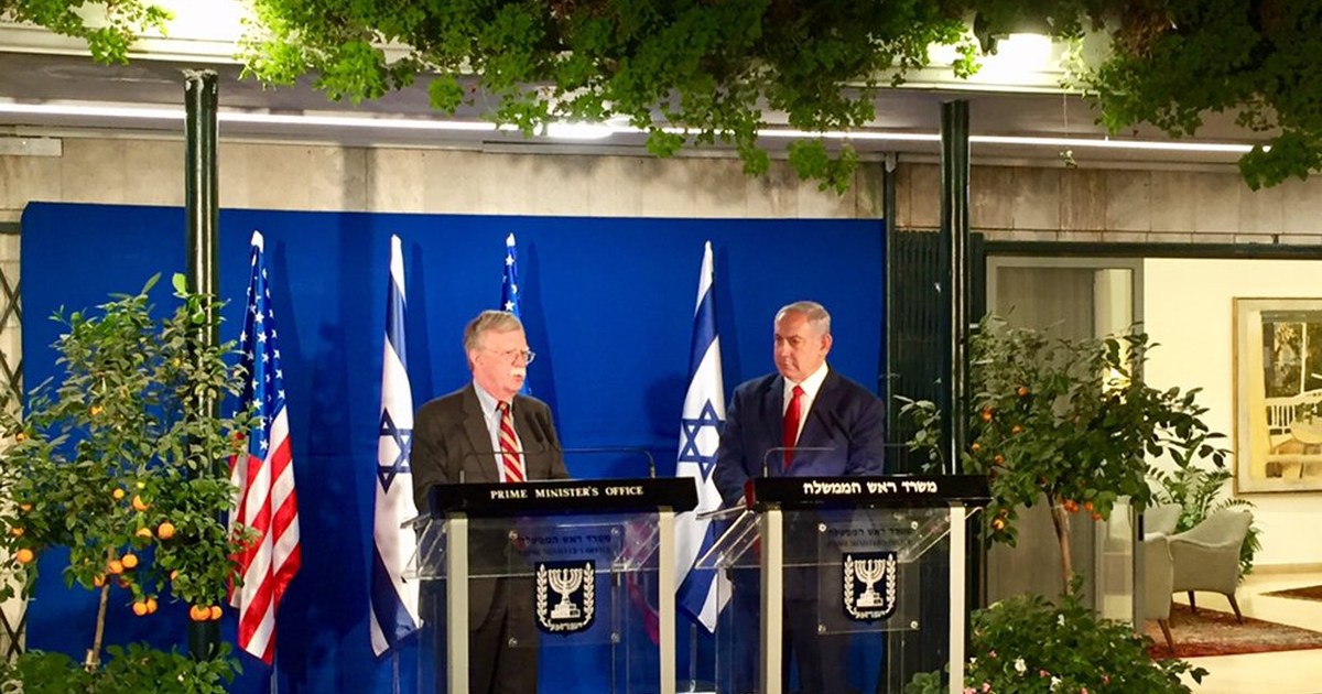 İsrail Başbakanı Binyamin Netanyahu basın toplantısında konuşurken