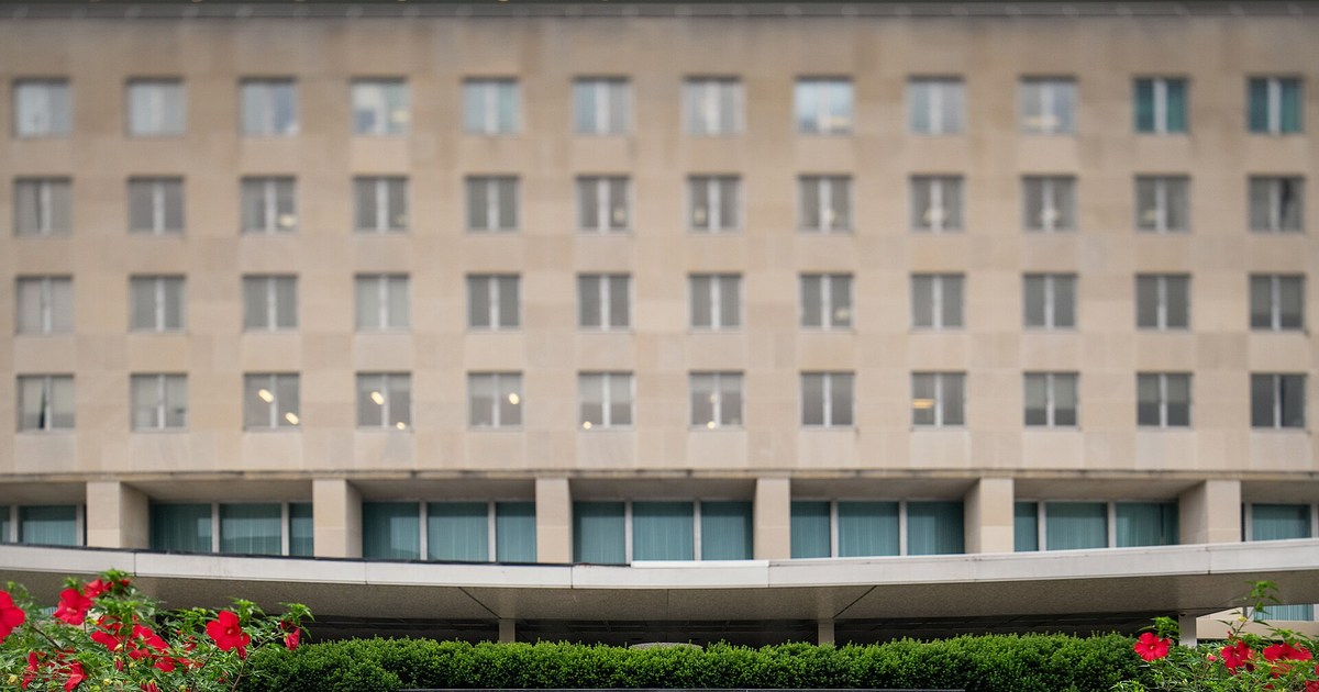ABD göçmenlik bürosu USCIS binası ve vergi uyum belgeleri incelemesi