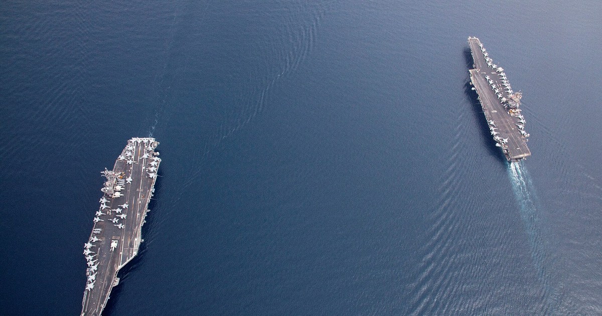 Pentagon binası ve NATO bayrağı