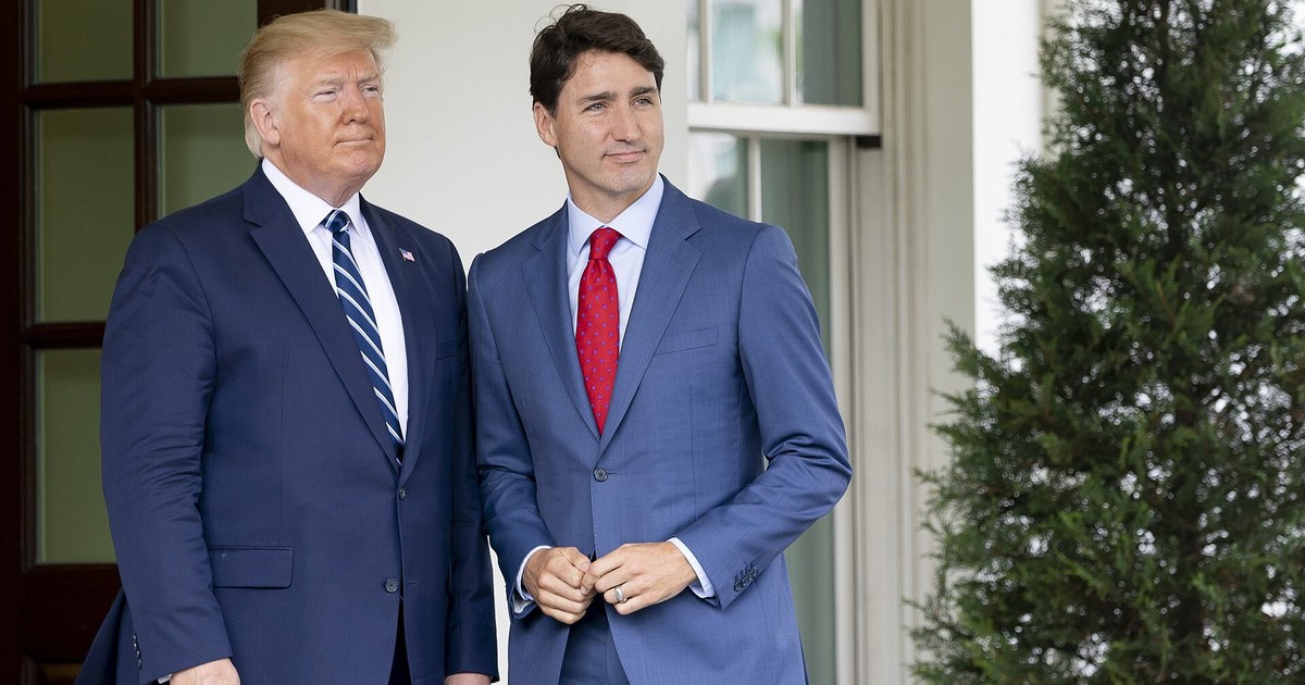 Donald Trump kampanya konuşması sırasında