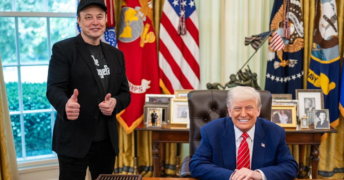 Başkan Donald Trump Beyaz Saray'da basın toplantısı yaparken